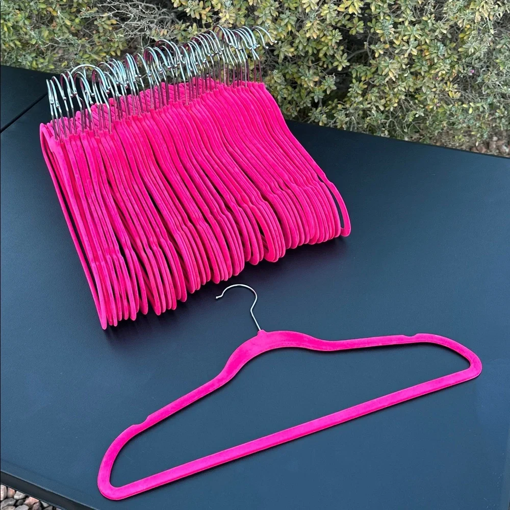Velvet hangers heavy duty set of 50 count, used-great condition.